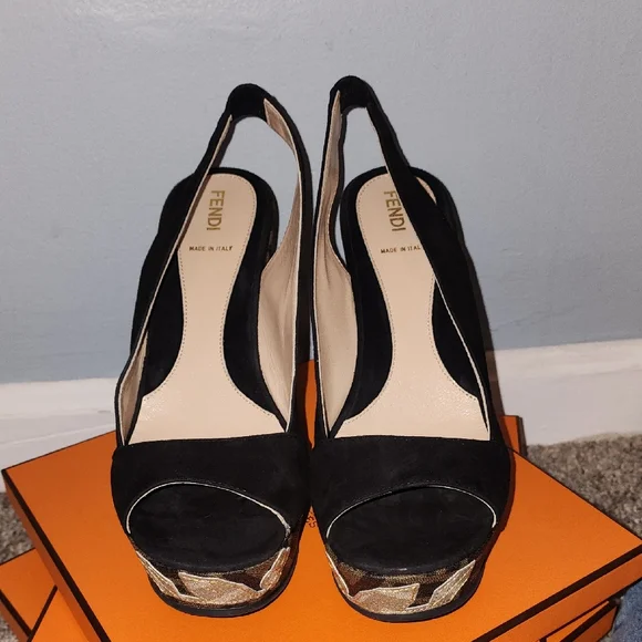 ♡🌟🎆🧨RARE! NEW Fendi Black and Gold Women's Heels - Picture 2 of 16
